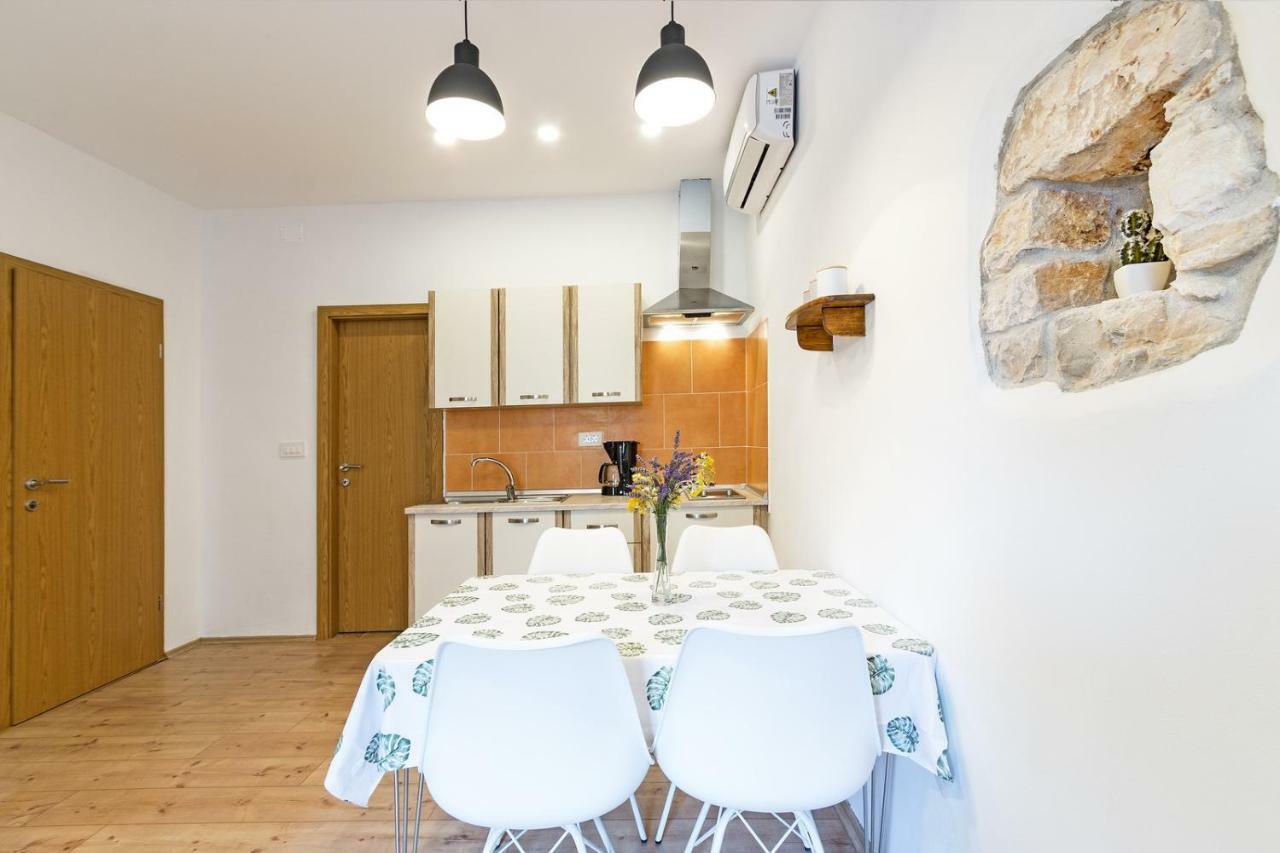 Cozy Apartment 10 Min From The Beach Πούλα Εξωτερικό φωτογραφία